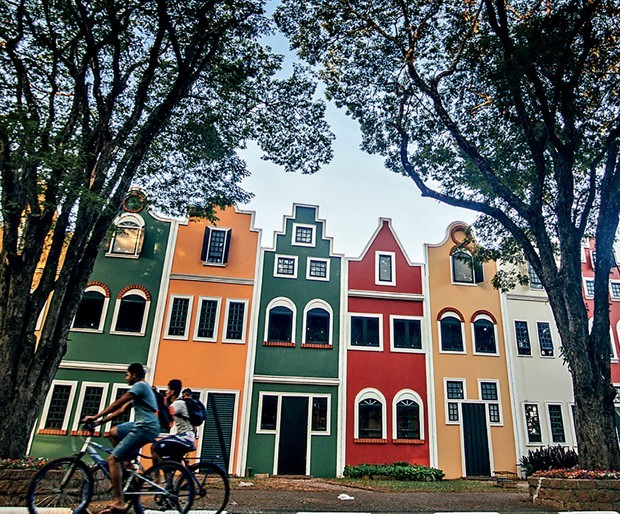 Construções típicas bem coloridas fazem você se sentir na Holanda (Foto: Divulgação) Construções típicas bem coloridas fazem você se sentir na Holanda (Foto: Divulgação)