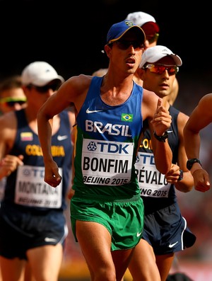 Caio Bonfim em ação na prova dos 20 km  da marcha atlética do Mundial em Pequim (Foto: Cameron Spencer/Getty Images)
