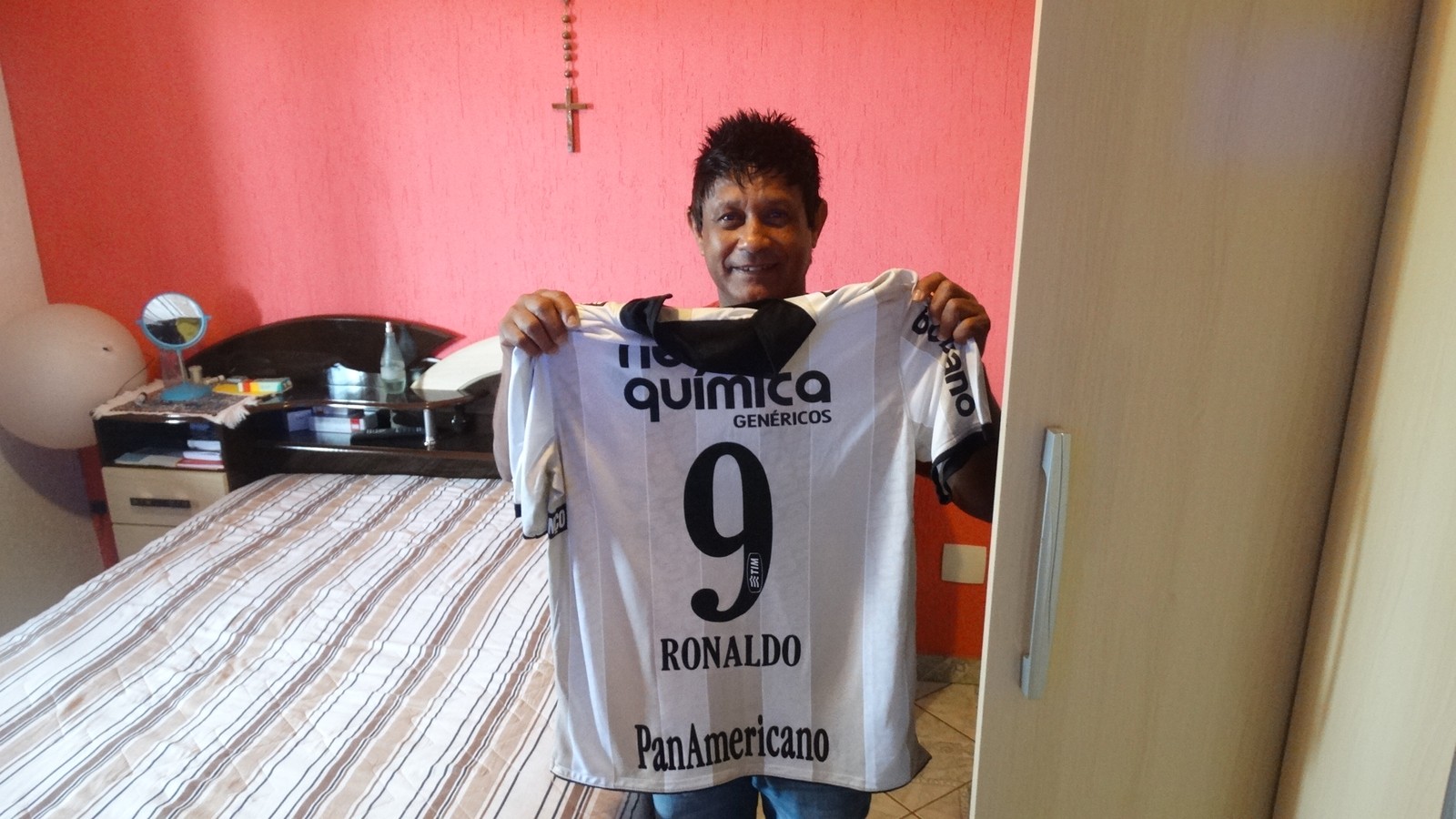 Último gol do Fenômeno: roupeiro do Cruzeiro guarda relíquia dada por Ronaldo