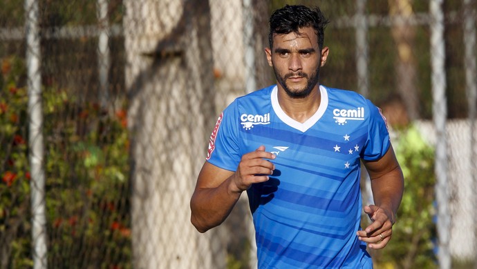 Henrique traça meta e busca superar gols marcados na temporada 2014