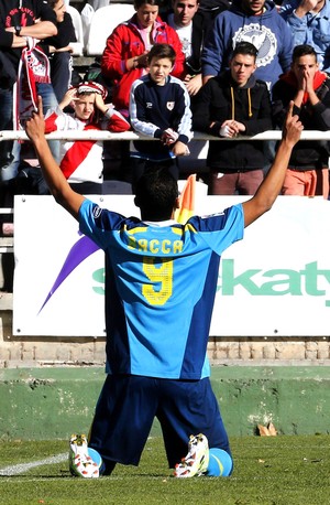 Bacca comemora gol do Sevilla contra o Rayo Vallecano (Foto: Agência EFE)