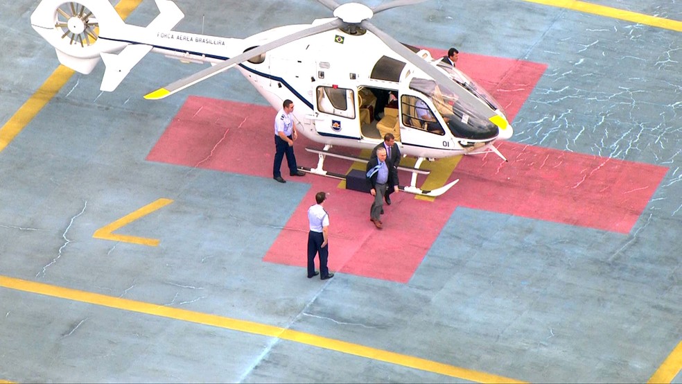 Temer desembarca de helicóptero no Hospital Sírio-Libanês (Foto: Reprodução/TV Globo)