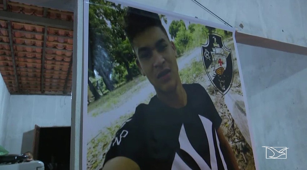 Carleilton Mendes da Conceição também morreu no acidente e foi enterrado em São Mateus — Foto: Reprodução/TV Mirante