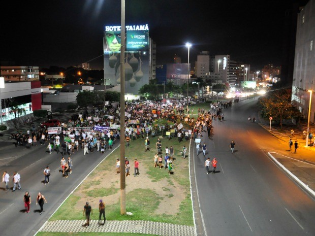 Avenida do CPA foi mais uma vez parte da rota dos manifestantes em Cuiabá. (Foto: Renê Dióz / G1)