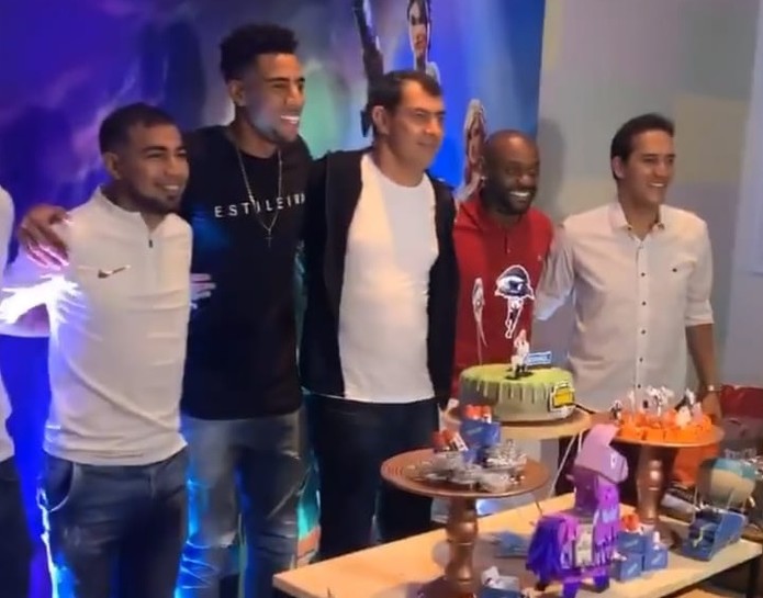 fa de fortnite gustagol ganha festa tematica do game que embala comemoracoes de gol e sportv sportv - decoracao de festa de aniversario do fortnite