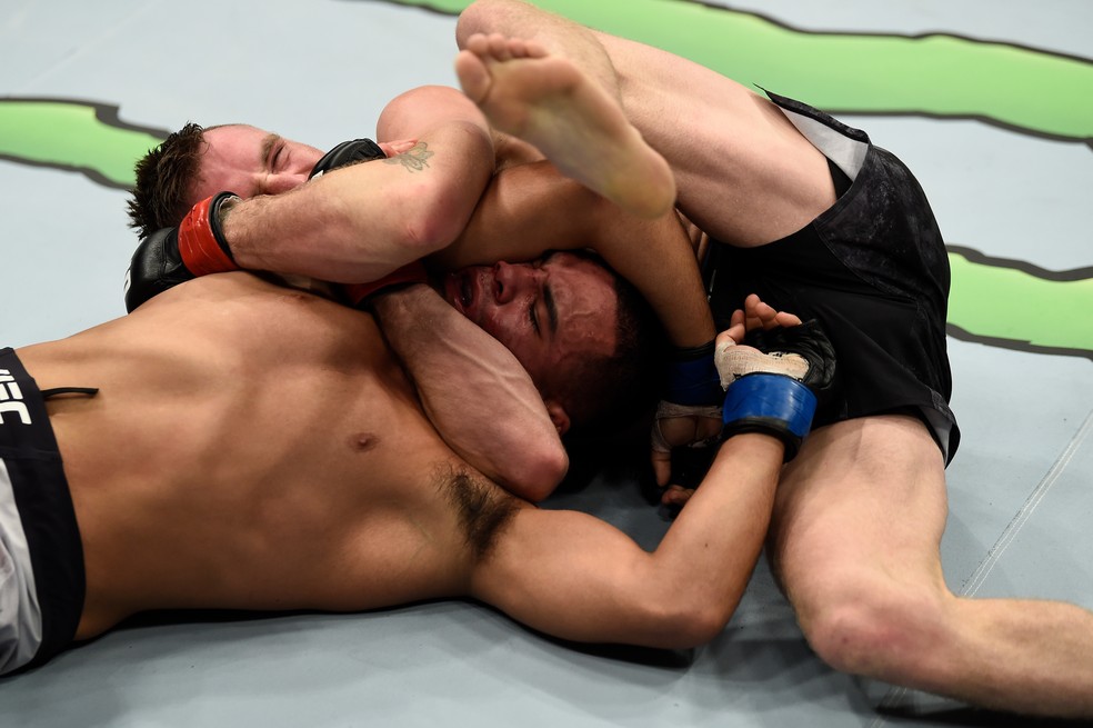 Tim Elliott x Mark de la Rosa UFC 219 (Foto: Getty Images)