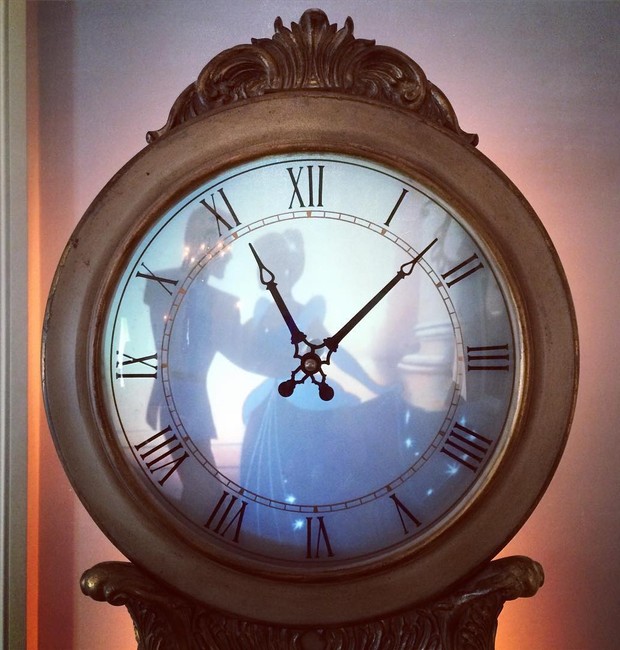 Neste relógio, imagens da Cinderela aparecem de surpresa (Foto: Reprodução/Instagram)