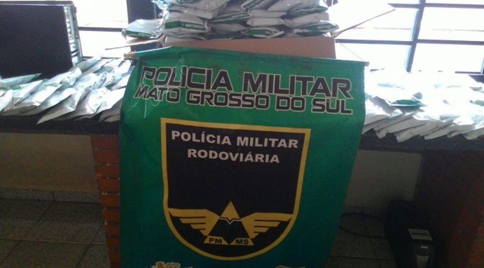 Agrotóxico contrabandeado apreendido pela Polícia Militar Rodoviária, na MS-164, em Ponta Porã (Foto: PMRv/Divulgação)