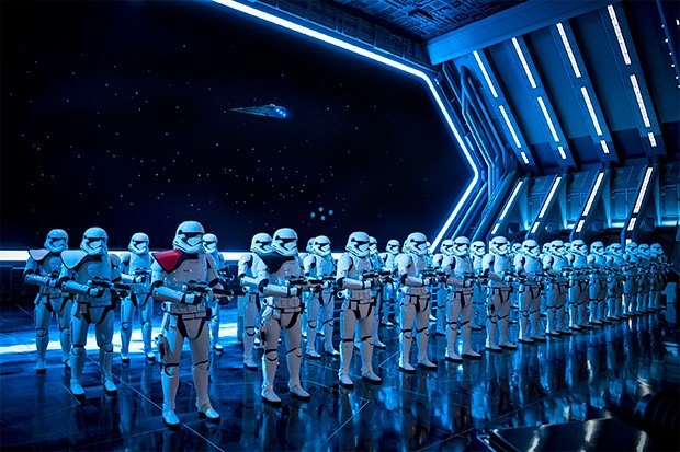 Visual impressionante: 50 Stormtroopers nos aguardam dentro da Storm Destroyer (Foto: Walt Disney World/ Divulgação)
