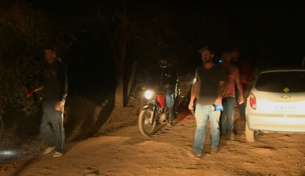 Voluntários ajudam nas buscas de menino de 3 anos desaparecido em Limeira  (Foto: Alexandre de Jesus/EPTV)