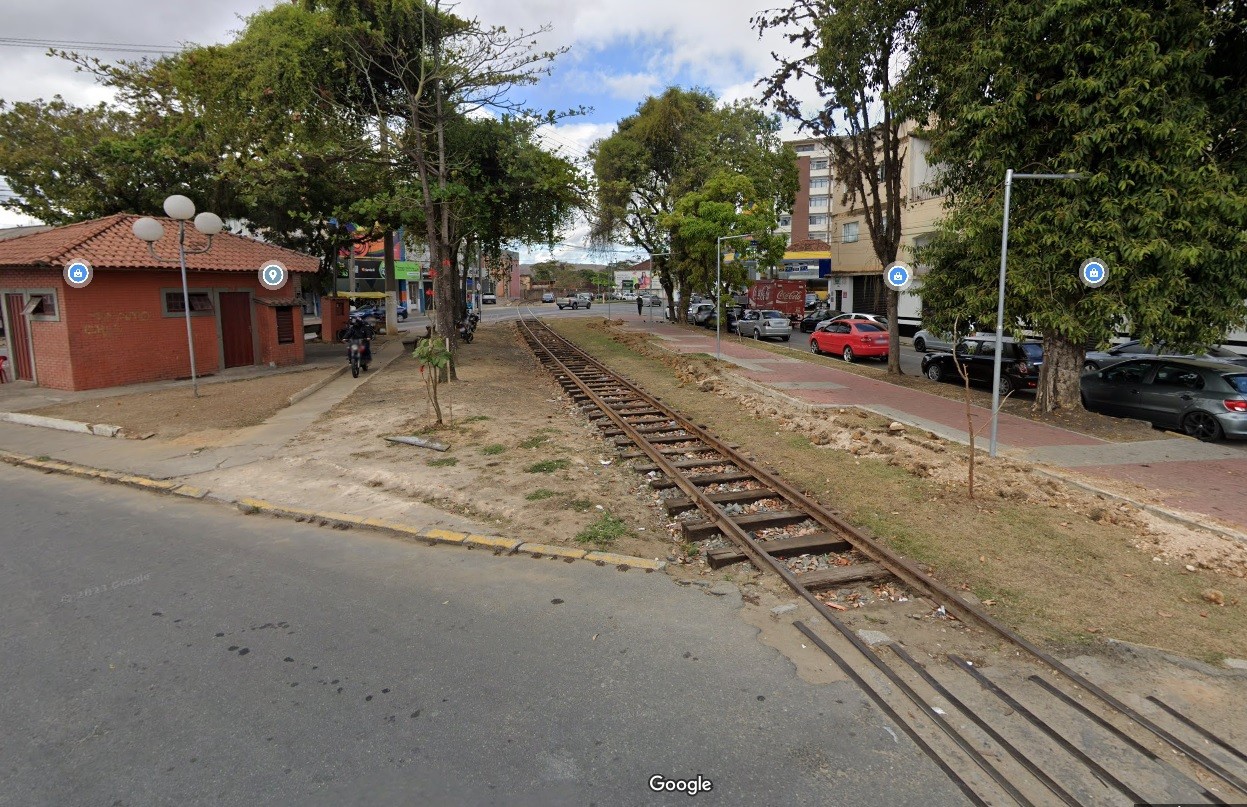 Homem morre após ser atropelado por trem no Centro de Cruzeiro, SP