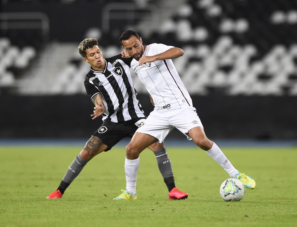 Nenê e Bruno Nazário em amistoso Botafogo x Fluminense — Foto: André Durão 