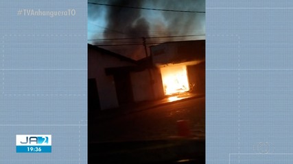 Supermercado fica destruído após incêndio em Almas