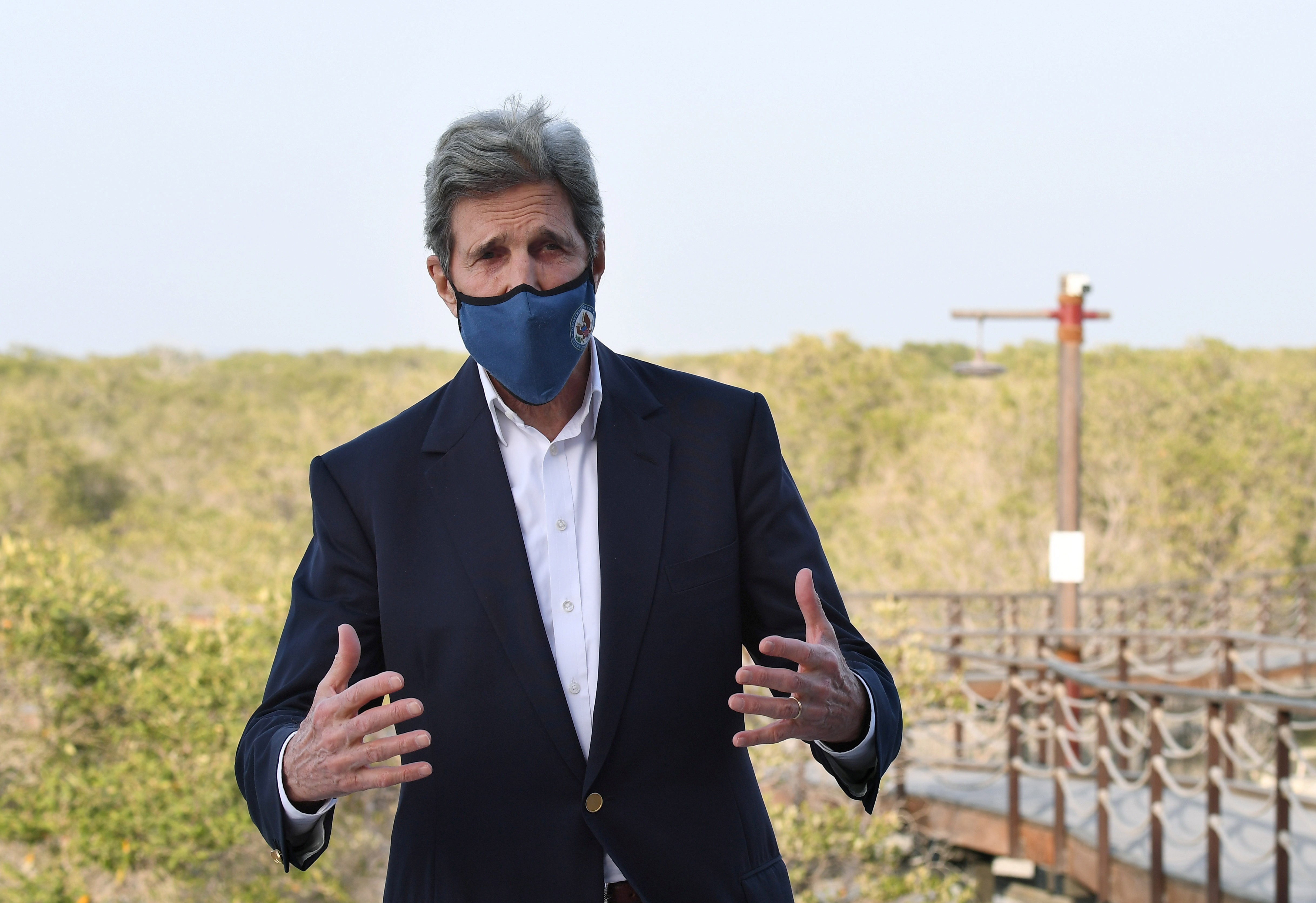 EUA estão 'esperançosos' de que podem trabalhar com a China em combate à emergência climática, diz Kerry thumbnail