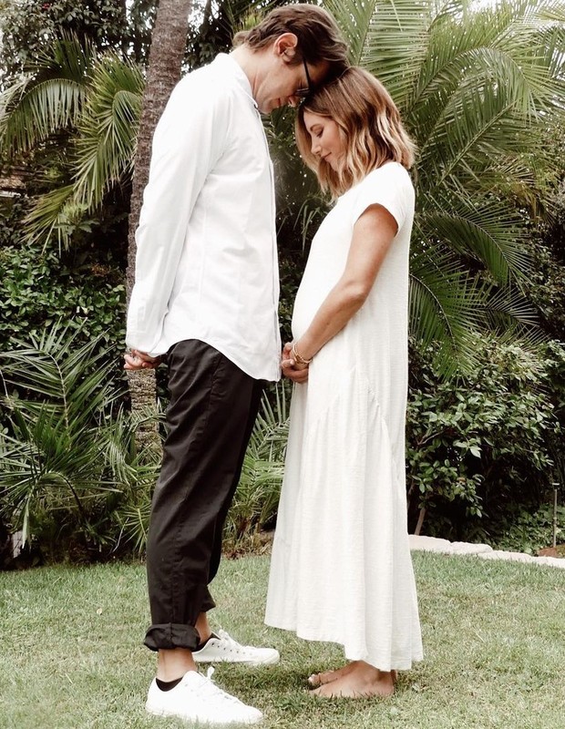 Ashley Tisdale e o marido, Christopher French, anunciam gravidez (Foto: Reprodução/Instagram)