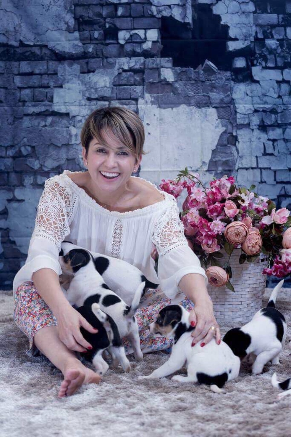 Giselli Pini com alguns dos filhotes no book fotogr&aacute;fico (Foto: Frank Busatto/Arquivo Pessoal)