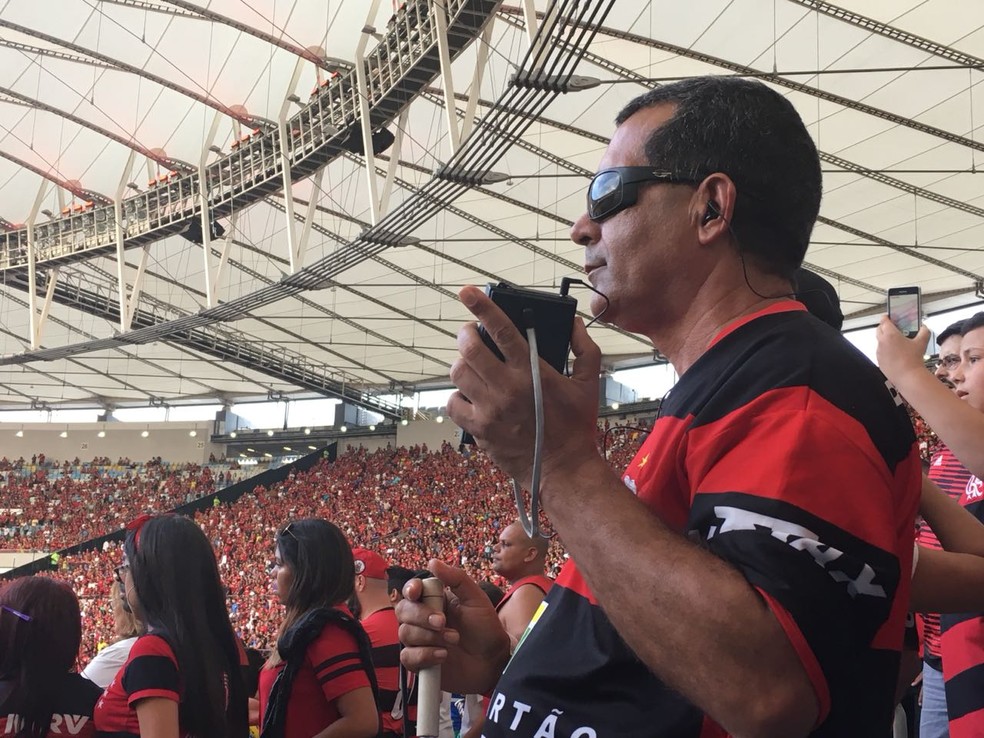 Grupo de deficientes visuais viveu pela primeira vez a experi&ecirc;ncia no Maracan&atilde; (Foto: Fabio Cardoso)