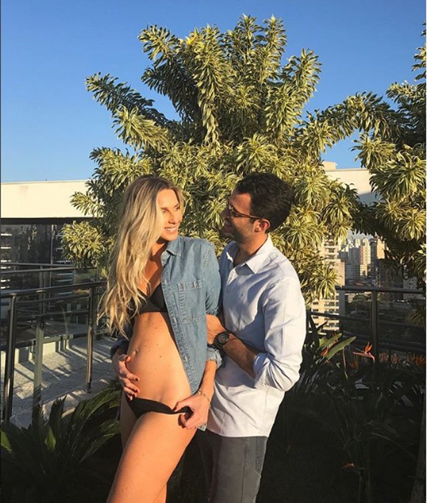Mariana Weickert e o marido Arthur Ferraz anunciam gravidez (Foto: Reprodução Instagram)
