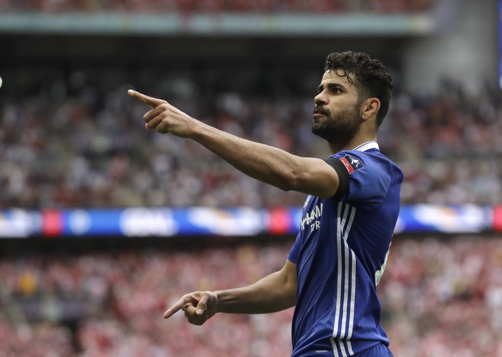 Diego Costa não é relacionado pelo Chelsea e fica livre para defender outra equipe na segunda fase do torneio (Foto: AP )