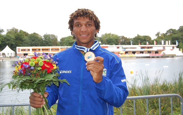 Isaquias Queiroz conquistou o bronze no Mundial de Canoagem em Duisburg, Alemanha (Foto: Divulgação)