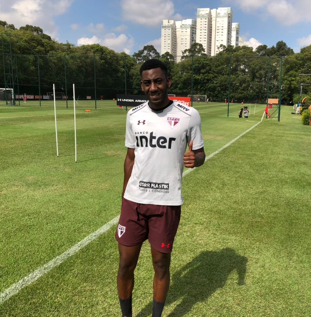 Carneiro pode ter estreia adiada no São Paulo 