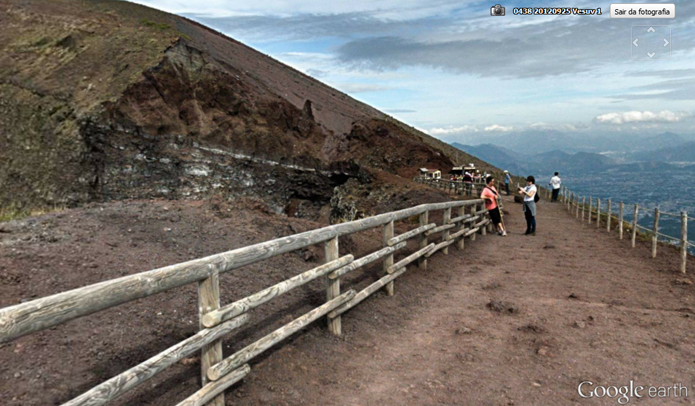 Passeio pelo Vesúvio inclui panoramas e fotos (Foto: Reprodução/Google Earth)