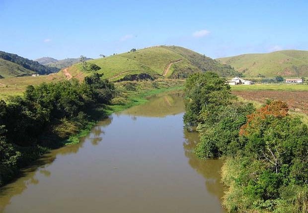 Trecho do rio Paraíba do Sul que corta o município paulista de Jacareí (Foto: Wikimedia Commons)