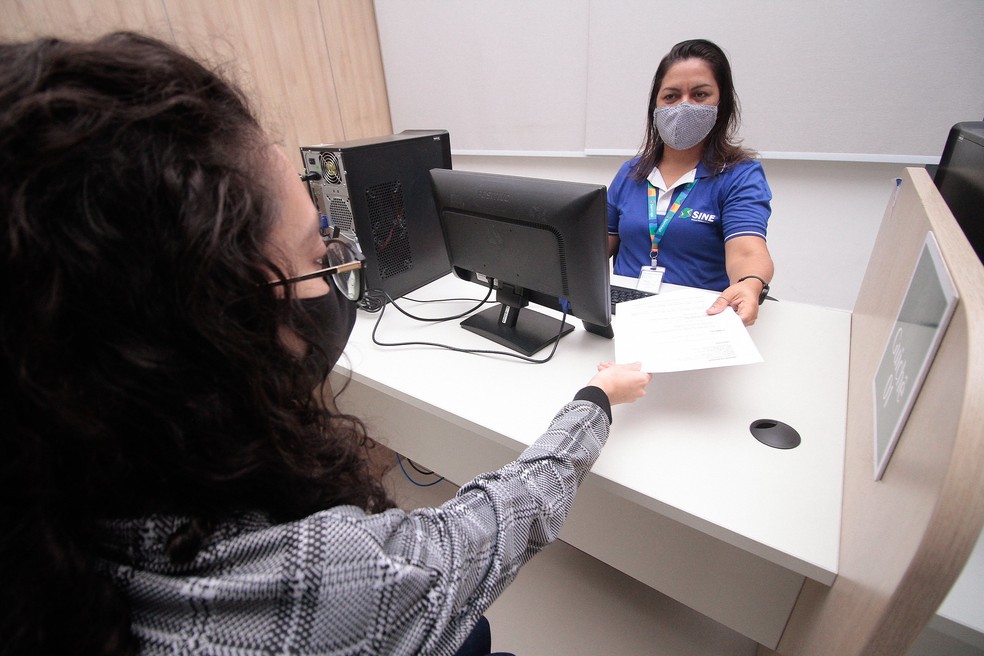 Trabalhadores que desejam concorrer às vagas devem procurar o Sine Manaus. — Foto: Divulgação