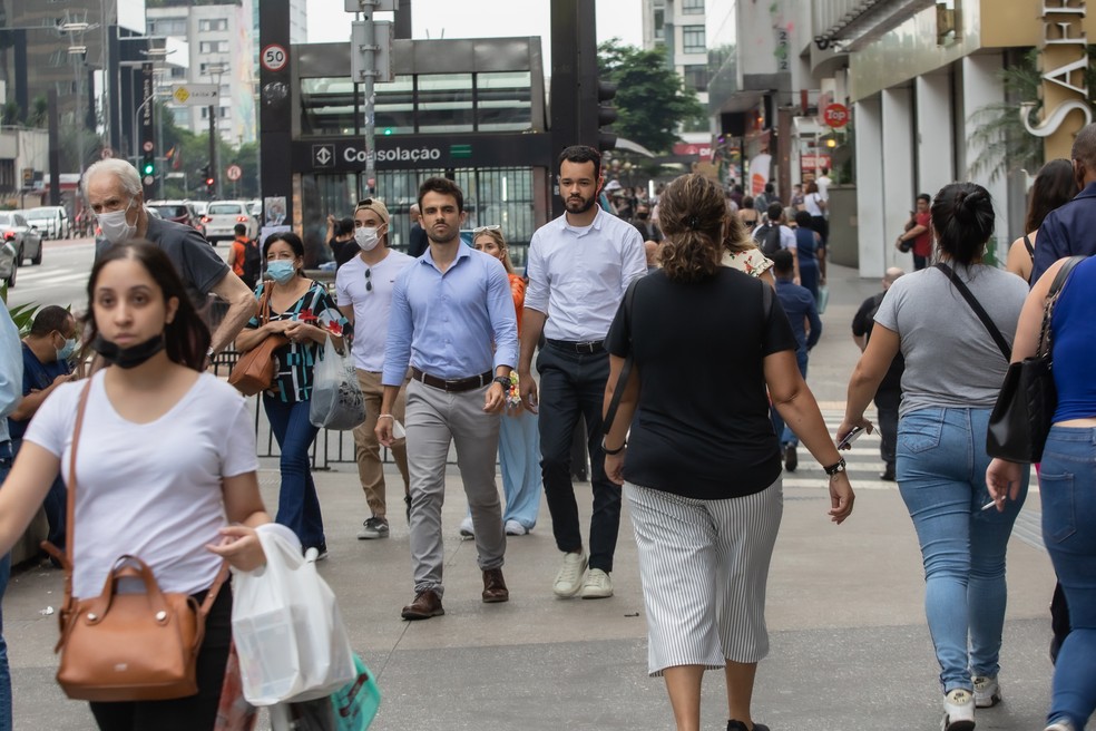 Movimentação de pedestres na Avenida Paulista em São Paulo (SP), nesta quarta (9) — Foto: Celso Tavares/g1