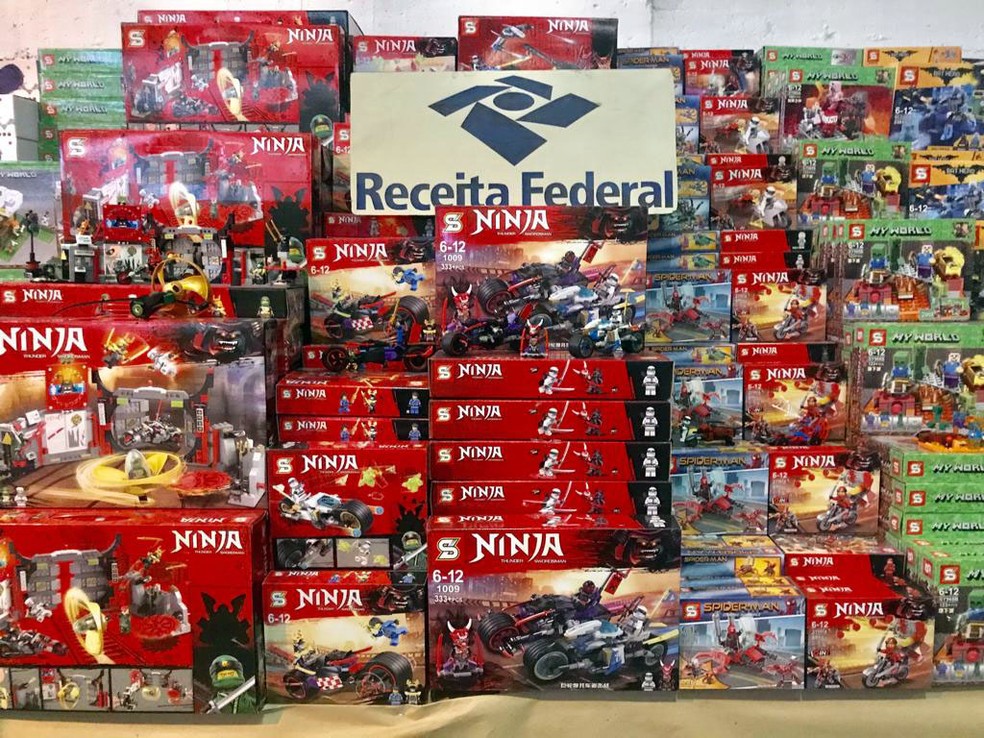Brinquedos falsificados da China sÃ£o apreendidos no Porto de Santos, SP â Foto: DivulgaÃ§Ã£o/Receita Federal