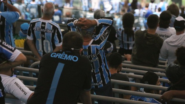 Grêmio vence o Atlético-MG, mas é rebaixado pela terceira vez para a Série B