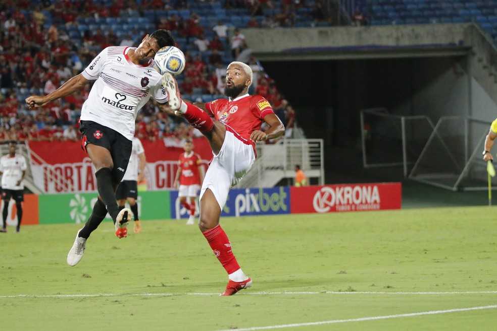 Luiz Paulo participou diretamente da jogada de dois gols do Am&eacute;rica-RN &mdash; Foto: Canind&eacute; Pereira/Am&eacute;rica FC