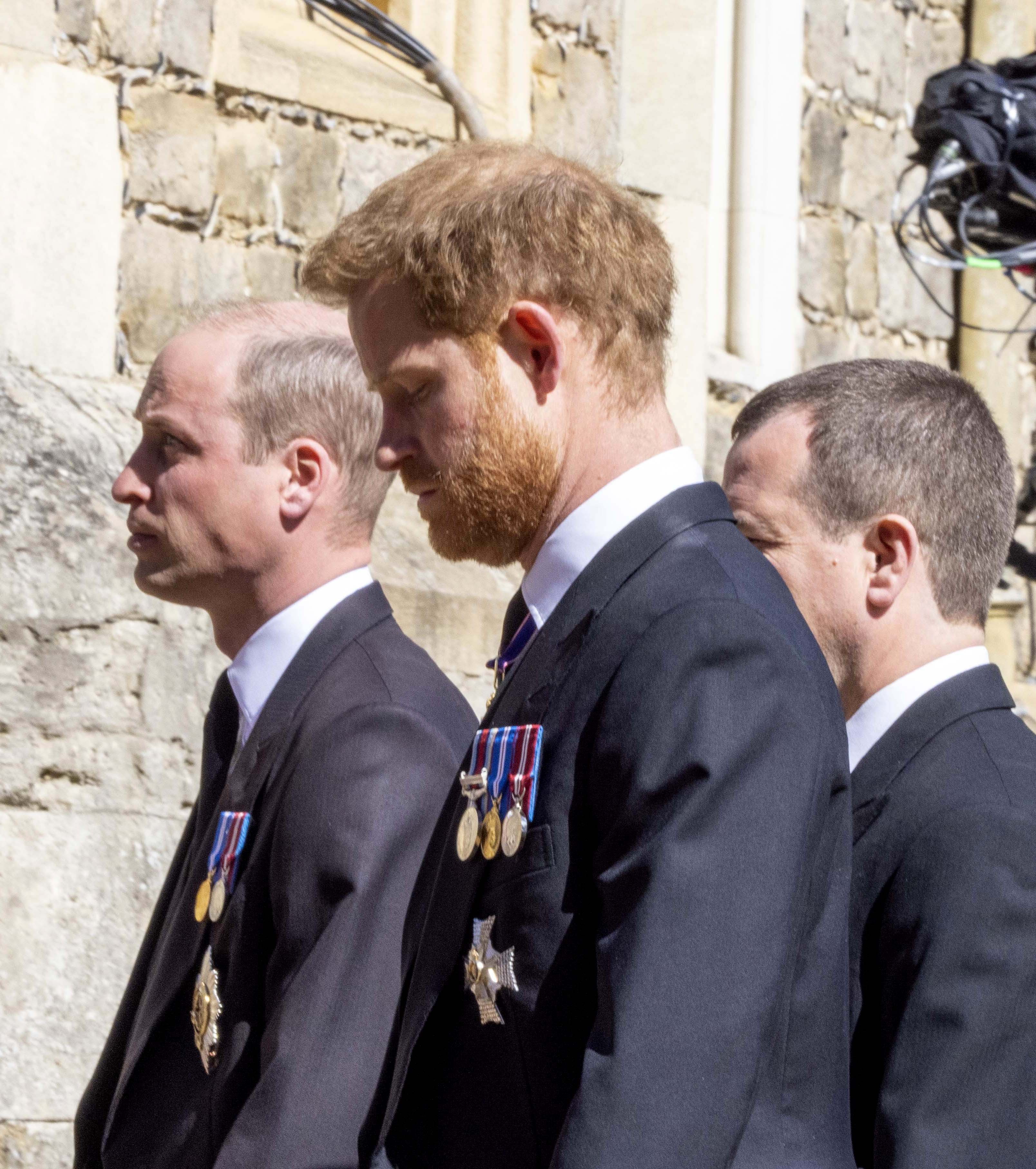 Os príncipes William e Harry no funeral do avô, Príncipe Philip (Foto: Getty Images)