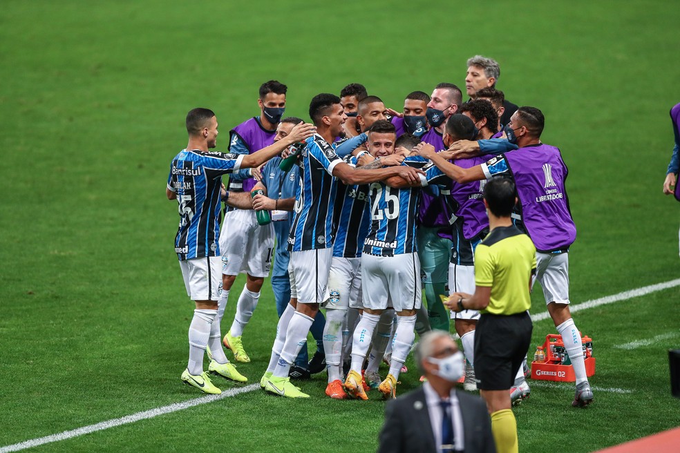 Grêmio joga para assegurar 1º lugar no grupo e fugir de campeões na Libertadores