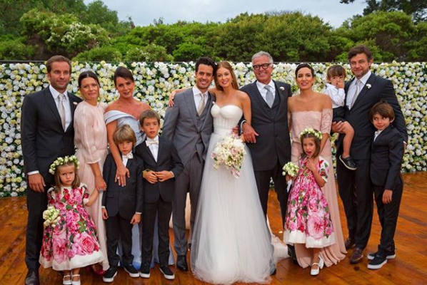 Foto em família no casamento de Marina Ruy Barbosa e Xandy Negrão (Foto: Reprodução/Instagram)