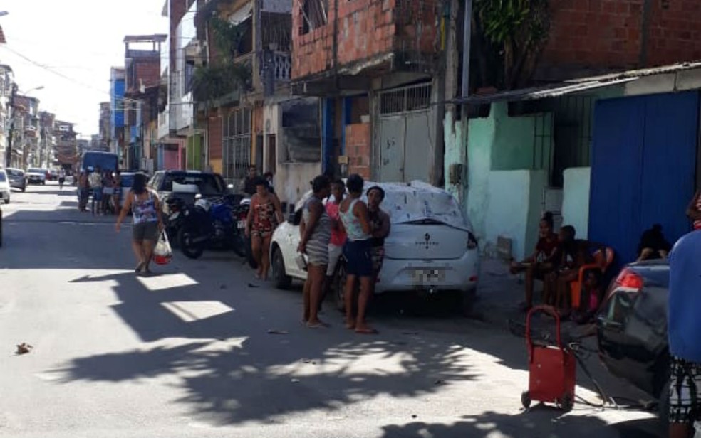 Homem é morto a facadas dentro de casa no bairro do Uruguai, em Salvador — Foto: Almir Santos/TV Bahia