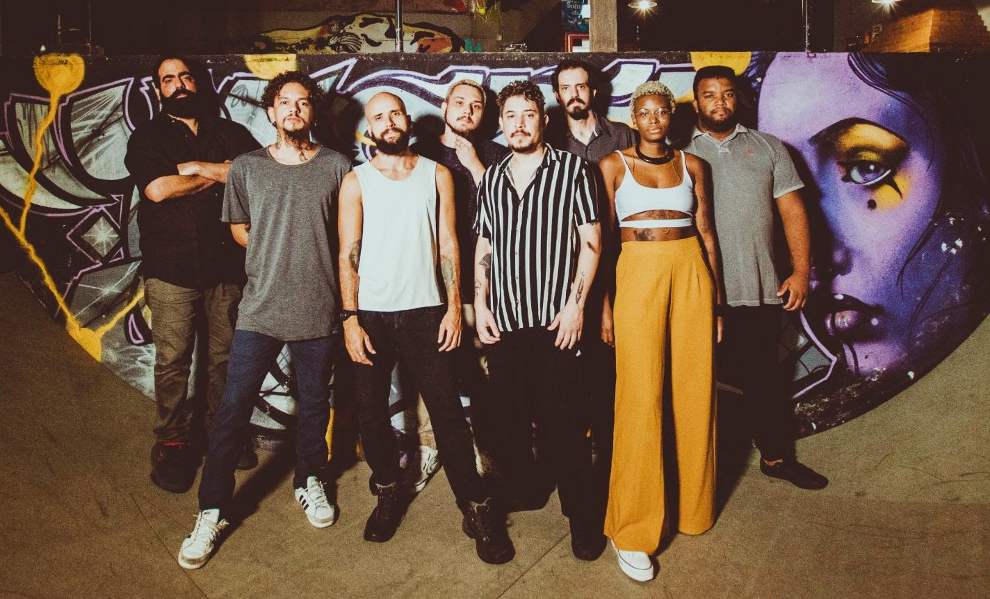 Zé Bigode Orquestra agrega BNegão, Curumin e Thiago França no álbum 'Clube da fumaça'