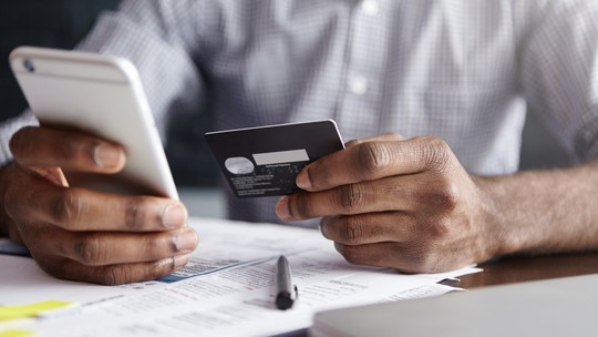 Juros do cartão de crédito rotativo disparam em dezembro e atingem 409,3% ao ano