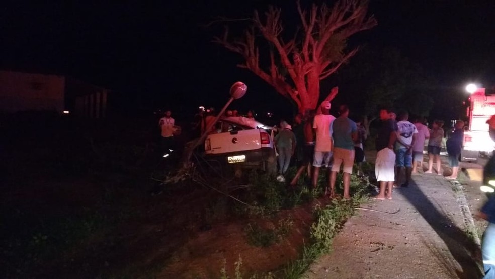 Corpo de Bombeiros e o Samu foram acionados para fazer o socorro das vítimas em Olho D'água das Flores, AL — Foto: Divulgação/Corpo de Bombeiros