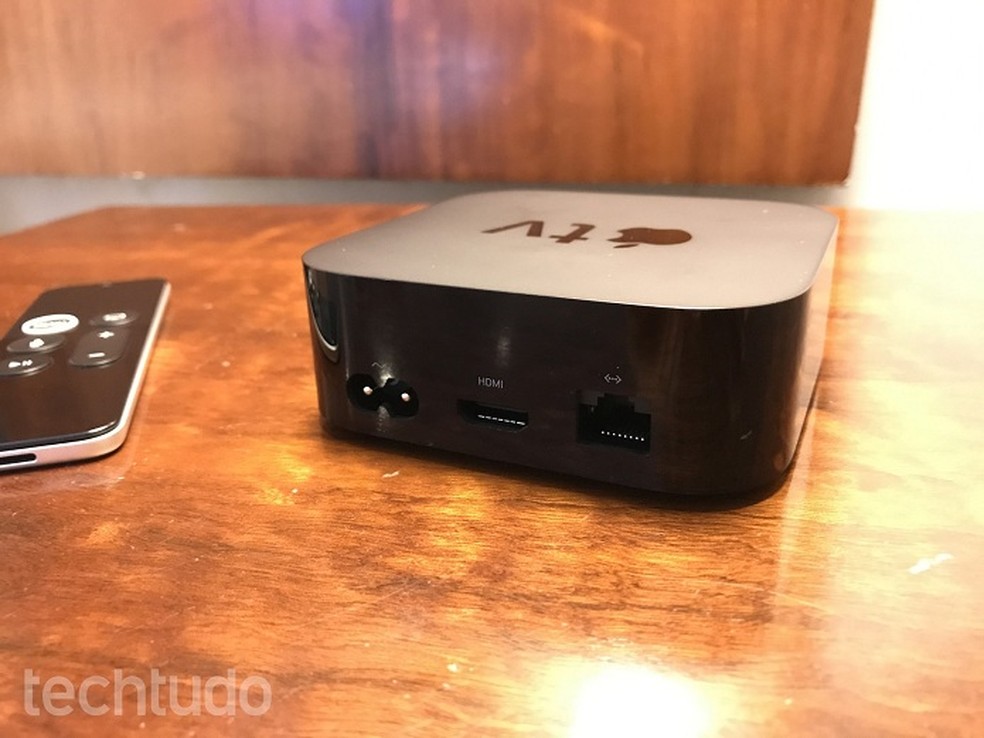 Detalhes da parte traseira da Apple TV 4K (Foto:  Thássius Veloso)