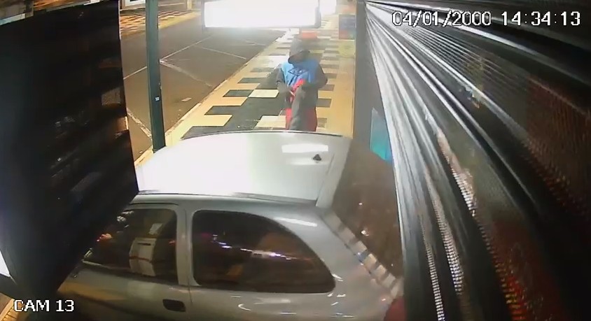 Câmeras flagram ação de 'gangue marcha à ré', em Toledo; 5 são presos em flagrante