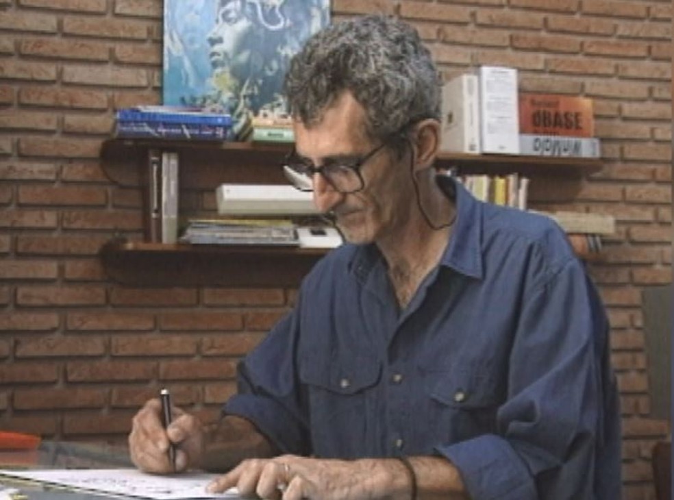 O cartunista Cesar Augusto Vilas Boas, mais conhecido como Pelicano, de Ribeirão Preto (SP) — Foto: Arquivo EPTV/Cedoc