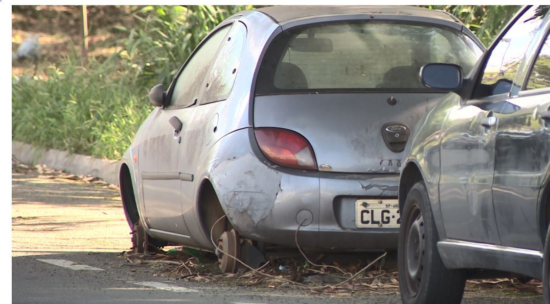 Valinhos passa a aplicar multas após identificar 100 veículos abandonados em vias públicas