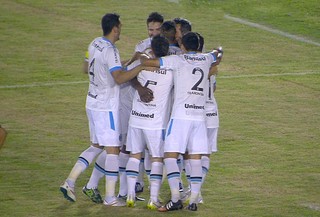 Interino de Felipão vê desperdício do Grêmio e pede respeito para a volta