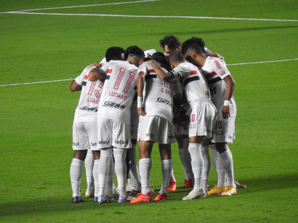 Titulares do São Paulo em jogo contra o Grêmio — Foto: Marcelo Hazan
