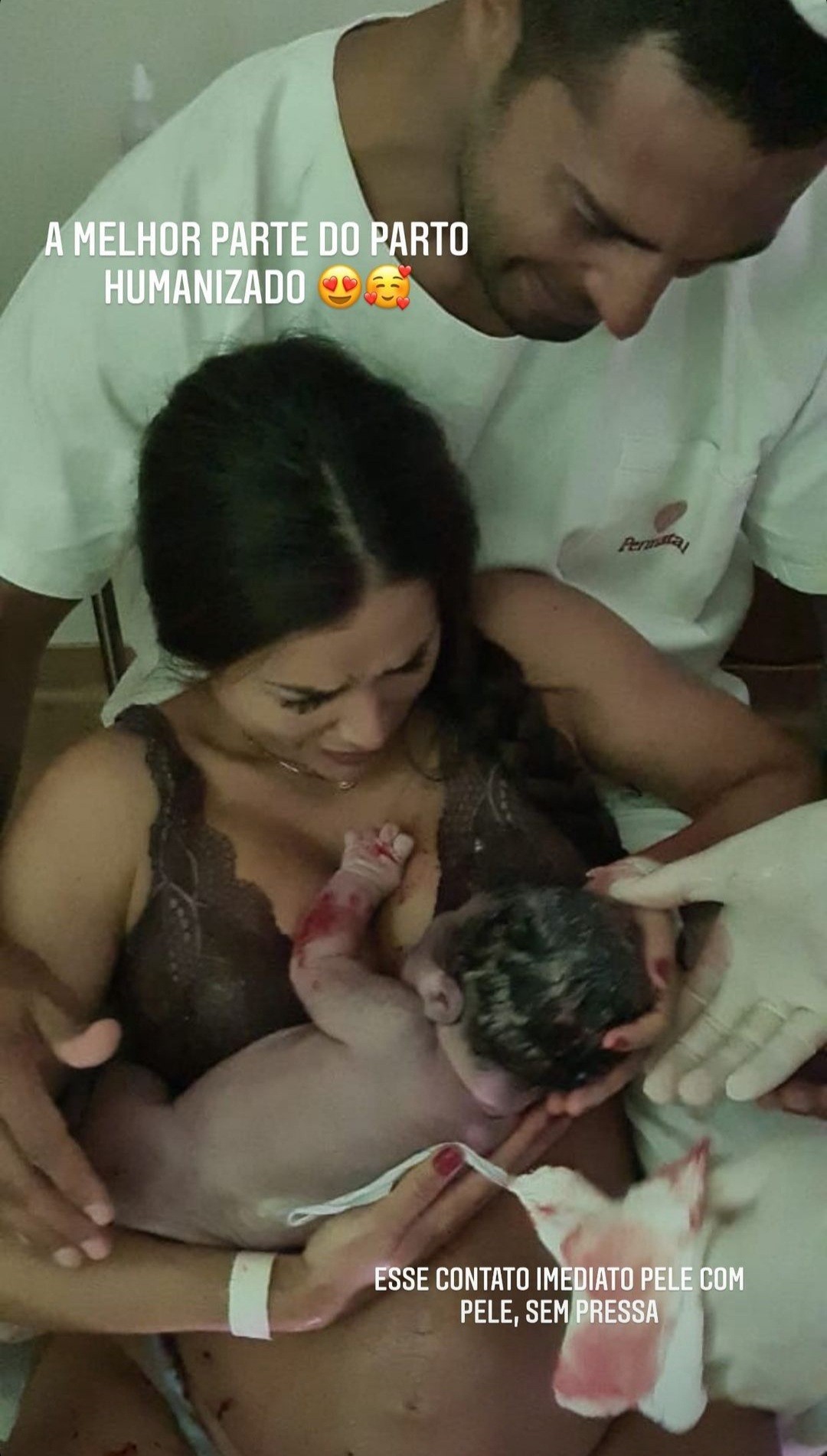 Aryane Steinkopf no momento do parto  (Foto: Reprodução / Instagram )