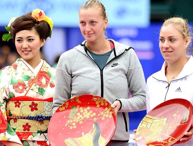 Petra Kvitova troféu tênis Tóquio (Foto: AFP)