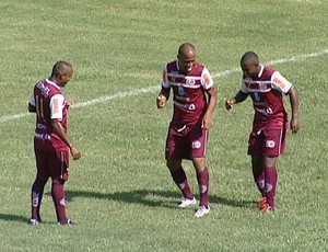 Comemoração de um dos gols da Desportiva sobre o Espírito Santo (Foto: Reprodução/TV Gazeta)