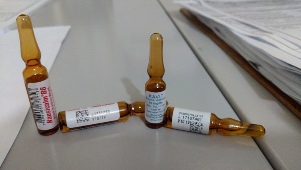 Remédios vencidos foram encontrados em unidade de saúde de Cananéia — Foto: TCE/divulgação