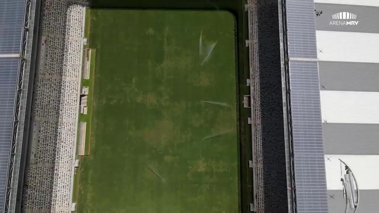 Estádio do Atlético recebe as traves que serão instaladas no dia da inauguração